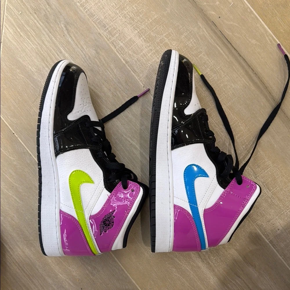 Air Jordan 1 Mid Multicolor Sneakers - Picture 5 of 6